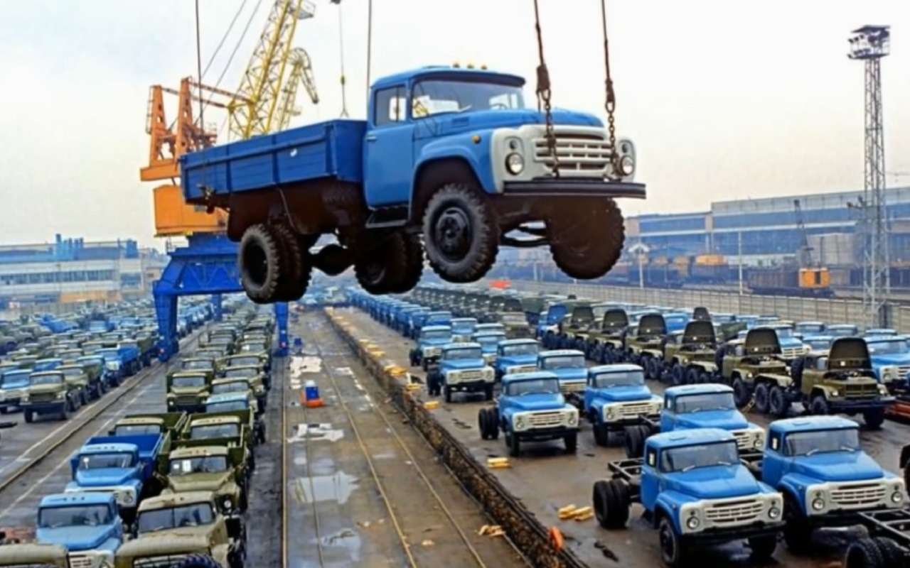 Ностальгия: классные кадры с советскими грузовиками, тракторами и автобусами